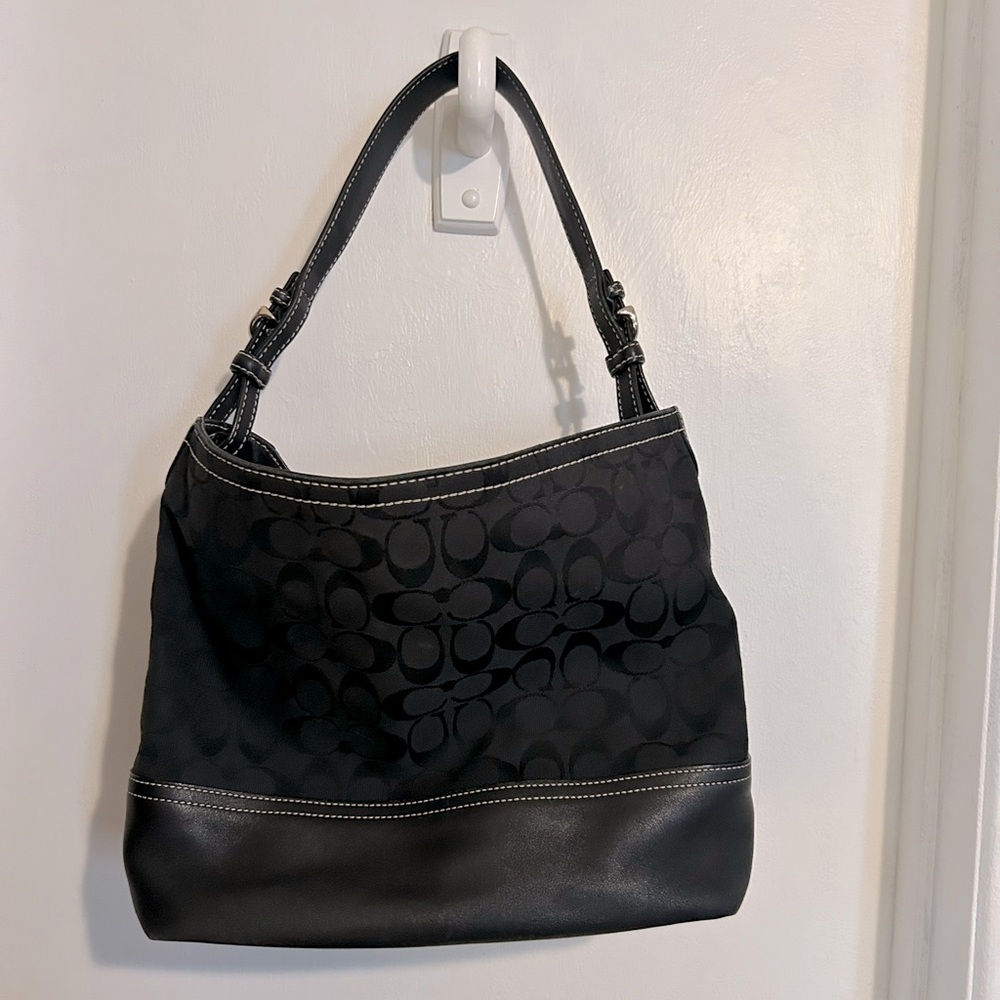 Coach Signature Canvas Shoulder Bag Monogram
Logo Black Leather Bottom K053-2156